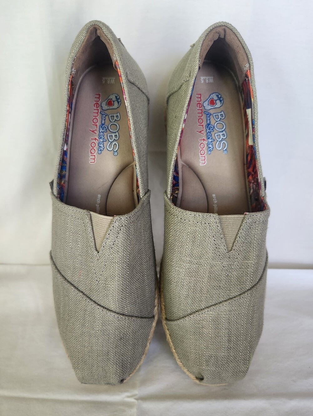 BOBS Skechers Espadrille Wedge Taupe/Beige Slip On Womens 8.5 Memory Foam NWOT